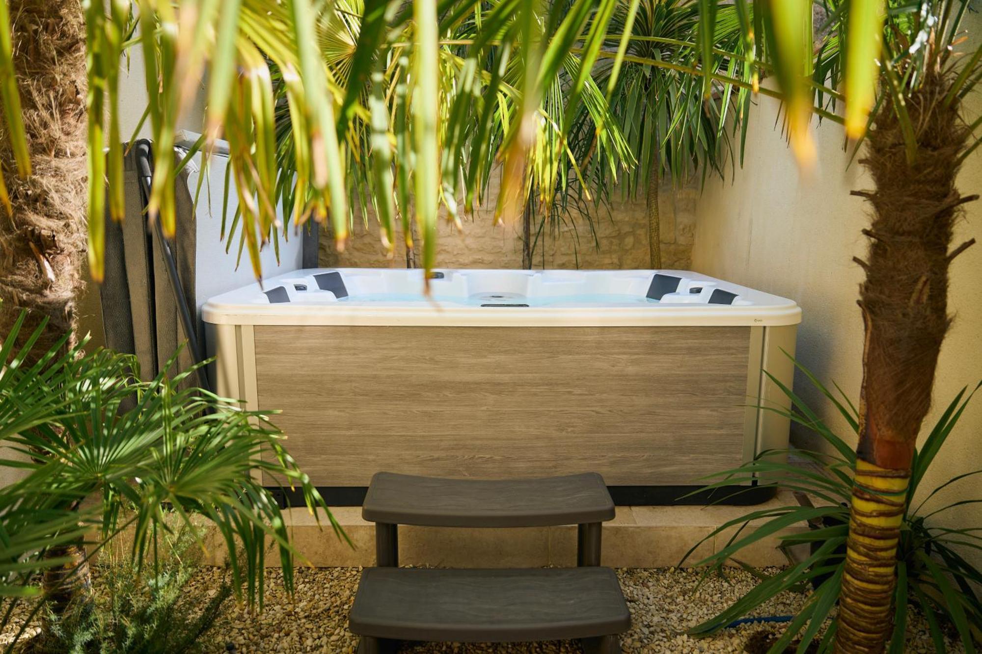 Suite Atypique - Jacuzzi Privatif En Centre Ville De Cognac Buitenkant foto