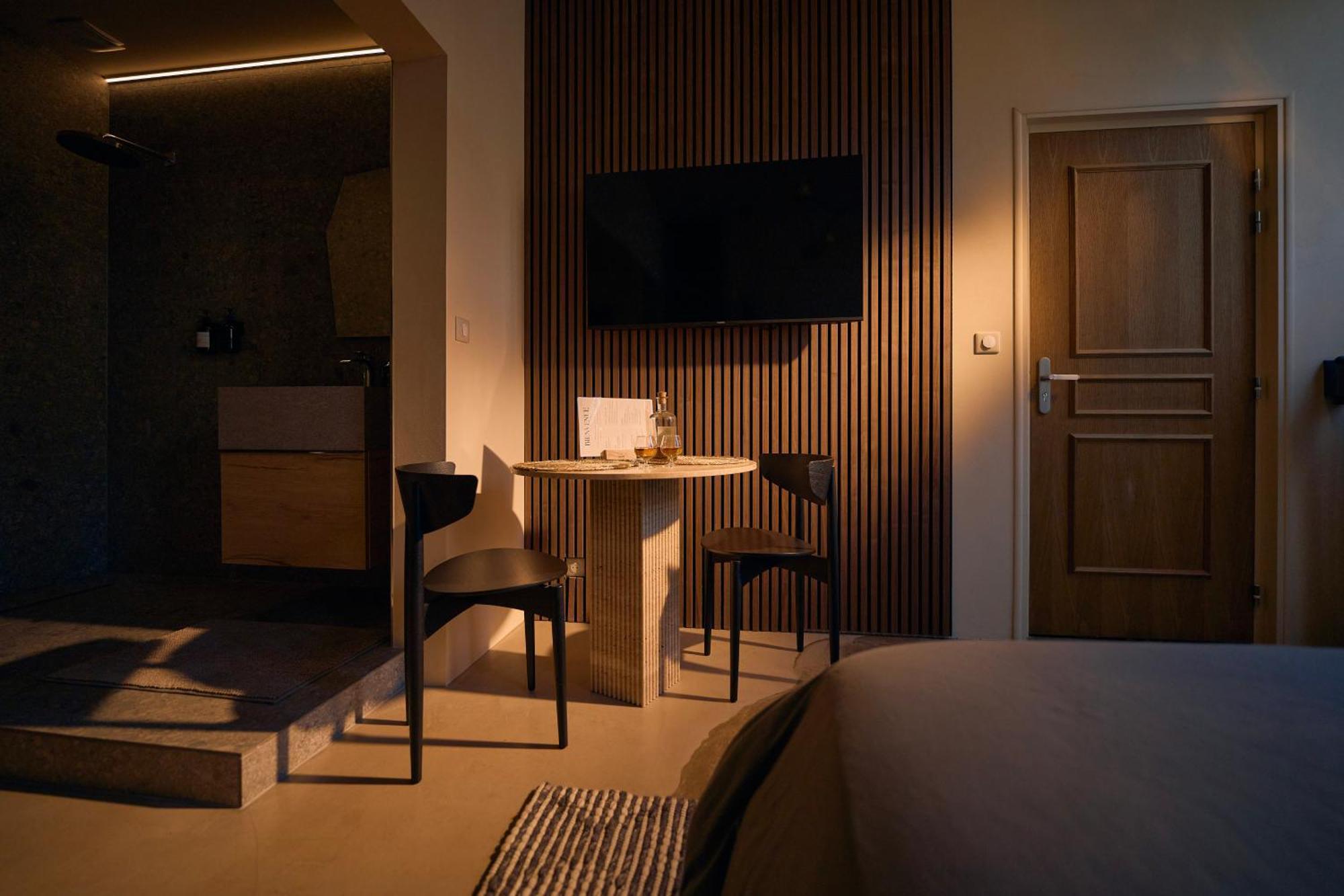 Suite Atypique - Jacuzzi Privatif En Centre Ville De Cognac Buitenkant foto