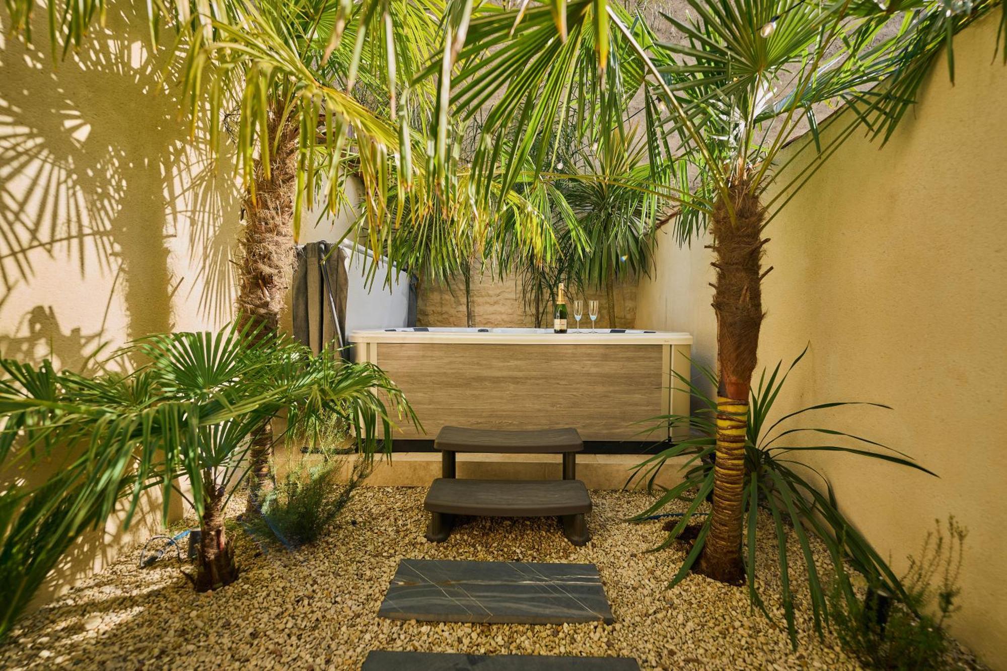 Suite Atypique - Jacuzzi Privatif En Centre Ville De Cognac Buitenkant foto