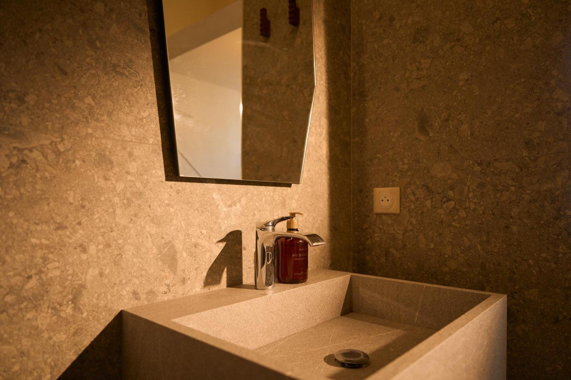 Suite Atypique - Jacuzzi Privatif En Centre Ville De Cognac Buitenkant foto
